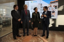 Alejandro Oñoro y Alberto Durán explican a la Primera Dama de Ecuador el modelo del Grupo Social ONCE